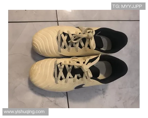 儿童足球鞋选择指南Nike品牌让孩子们在球场上尽情奔跑与成长